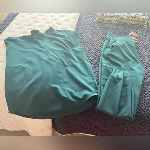 FIGS Zamora Jogger Scrub Pants & Rafael Top Set